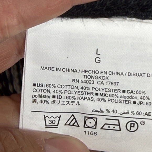 (H1)Old Navy, black and white,Aztec style
Cardigan sweater,LG
Heavyweight cotton - Picture 5 of 11